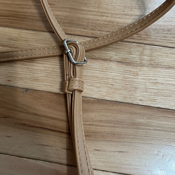 Giani Bernini White Rose Block Signature Floral Butterfly crossbody bag - Picture 6 of 8